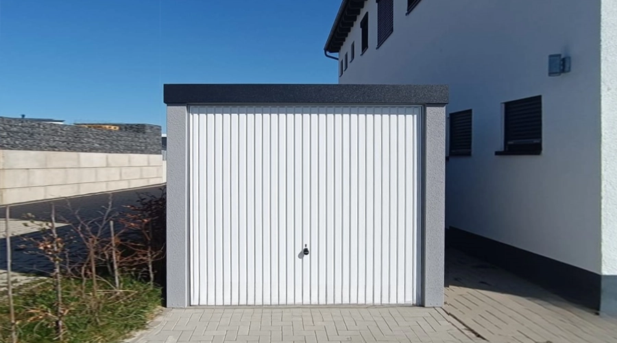 Einzelgarage mit Sektionaltor